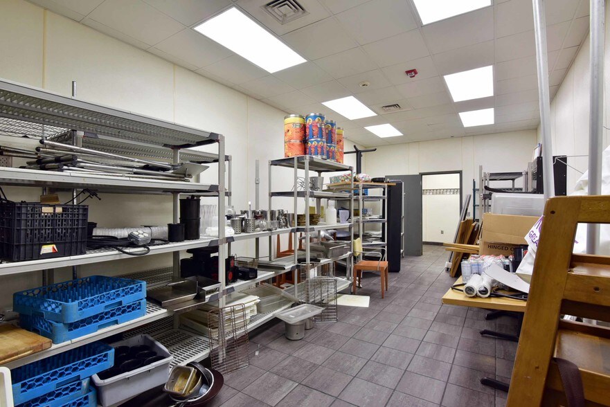 More Photos Of 2807 Meredyth Dr, Albany Restaurant For Sale