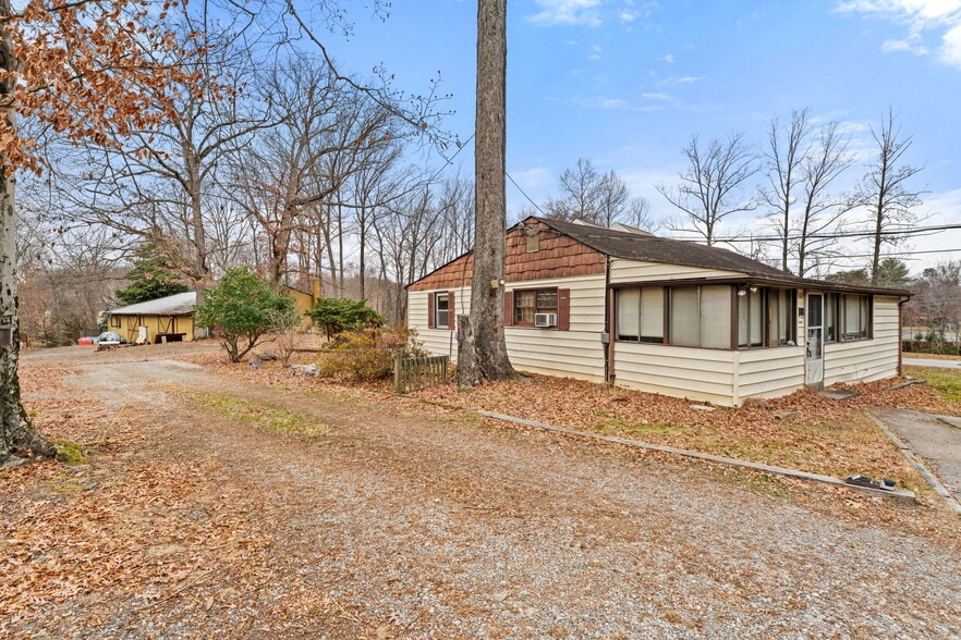 More Photos Of 8906 Hooes Rd, Lorton Specialty For Sale