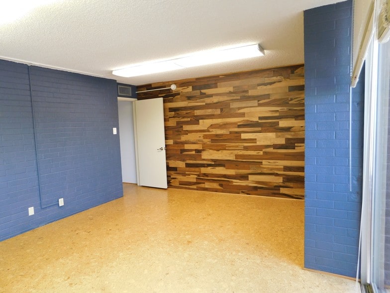 More Photos Of 710-724 Buffalo St, Corpus Christi Office For Lease