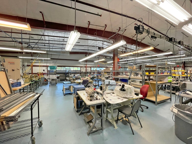 More Photos Of 669 E Industrial Park Dr, Manchester Light Manufacturing For Lease