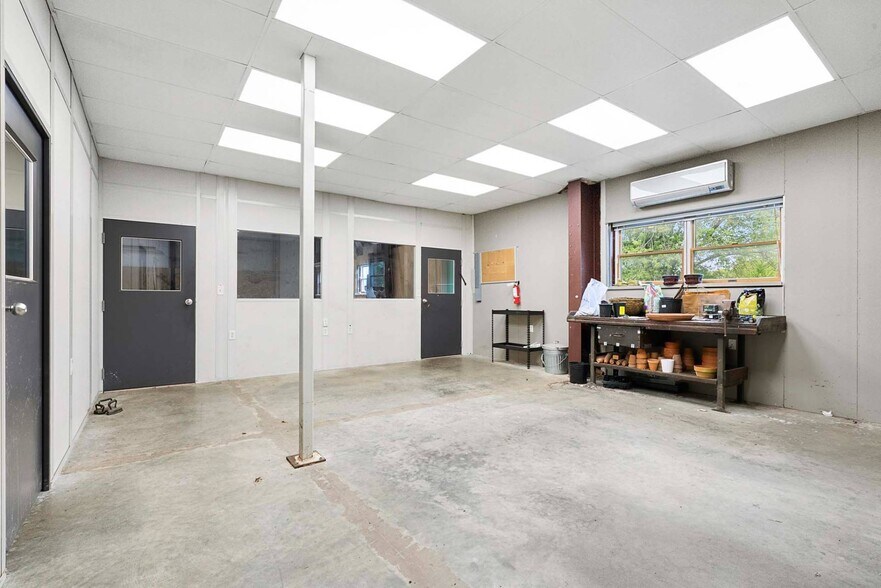 More Photos Of 468 County Rd 39, Southampton Warehouse For Lease