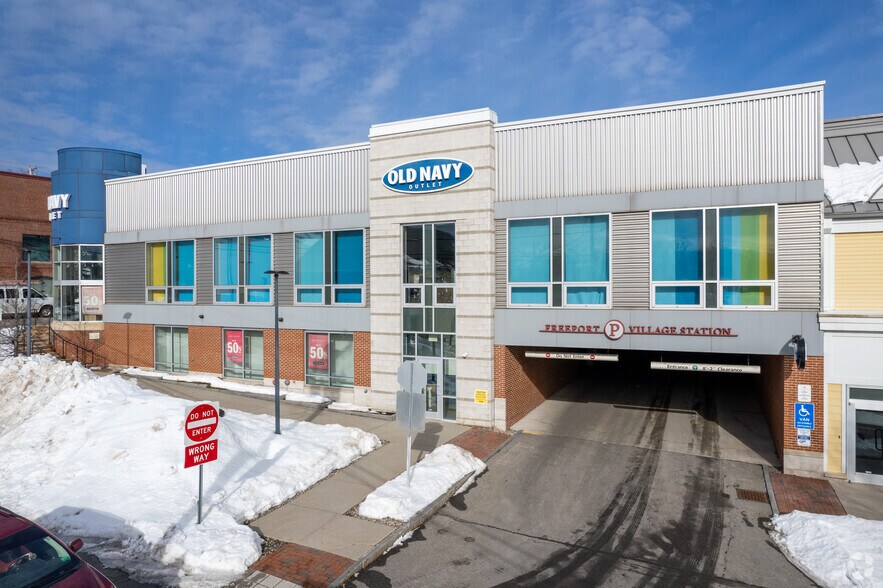 More Photos Of 1 Freeport Village Sta, Freeport Department Store For Lease