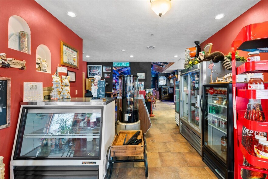 More Photos Of 212 Main St, Oneida General Retail For Sale