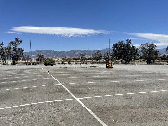More Photos Of 1938 W 5th St, San Bernardino Truck Terminal For Lease