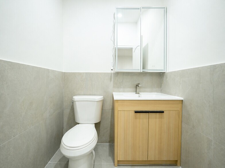 More Photos Of 15026 12th Ave, Whitestone General Retail For Sale