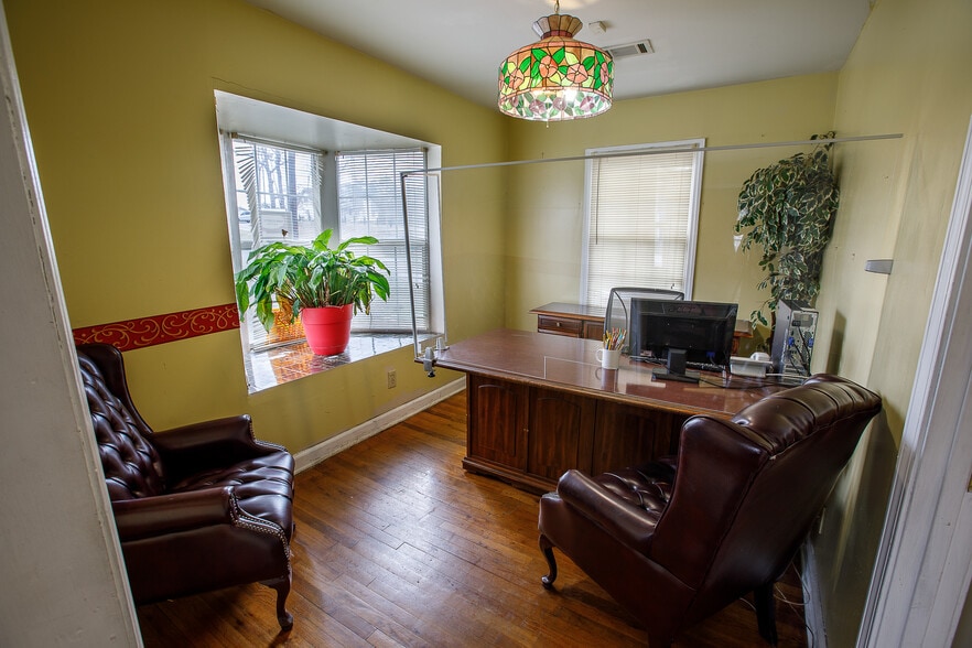 More Photos Of 2001 Wesley Chapel Rd, Decatur Office For Sale