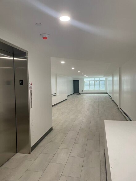 More Photos Of 13440 Blossom Ave, Flushing Office For Sale