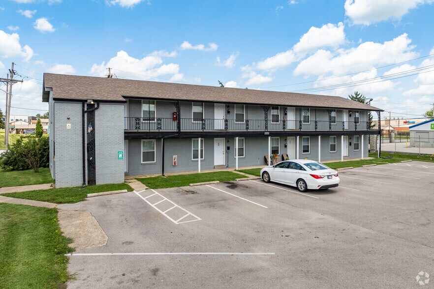 More Photos Of 1630-1634 Greentree Blvd, Clarksville Apartments For Sale