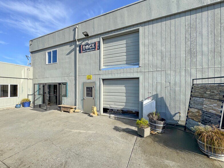 More Photos Of 3368 E Hwy 101, Port Angeles Showroom For Sale