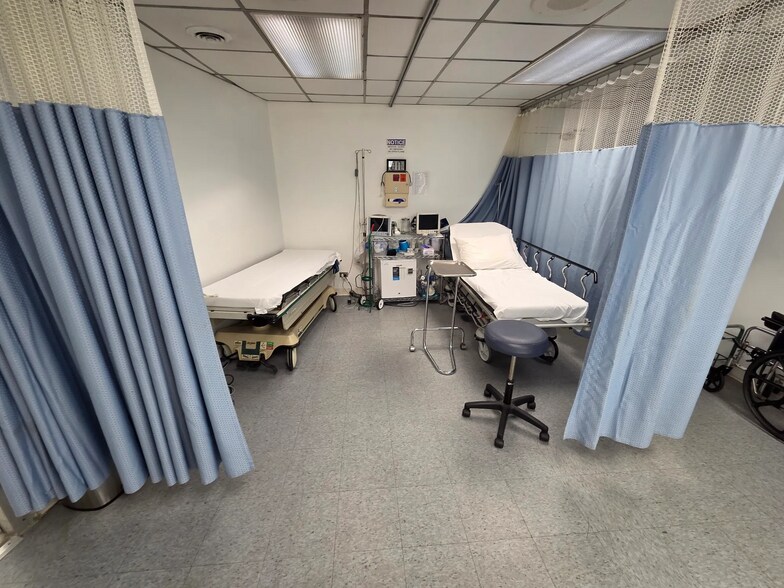 More Photos Of 3918 W 63rd St, Chicago Medical For Sale