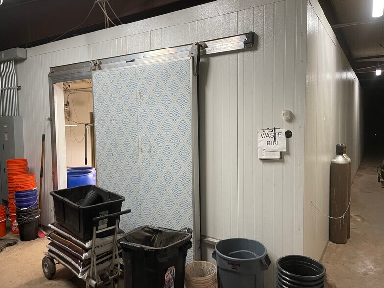 More Photos Of 18608 NE 23rd St, Harrah Light Distribution For Lease