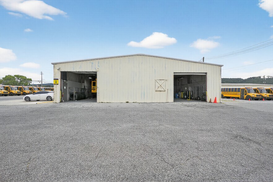 More Photos Of 512 S Wilmer Ave, Anniston Warehouse For Sale