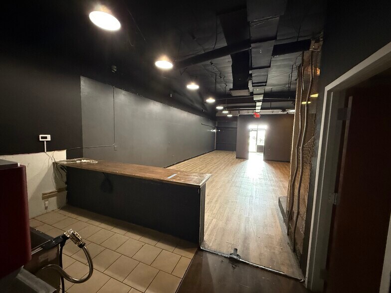 More Photos Of Armour, North Kansas City Unknown For Lease