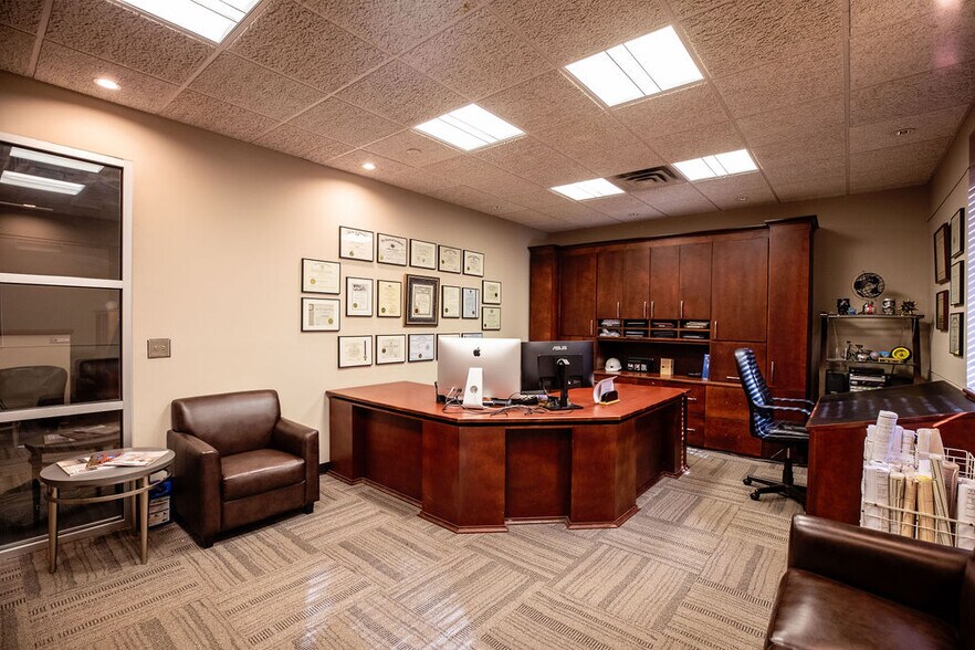 More Photos Of 410 Bradford St, Gainesville Office For Sale