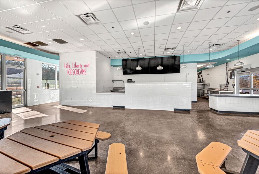 More Photos Of 4280 W Martin Luther King Blvd, Fayetteville Restaurant For Sale