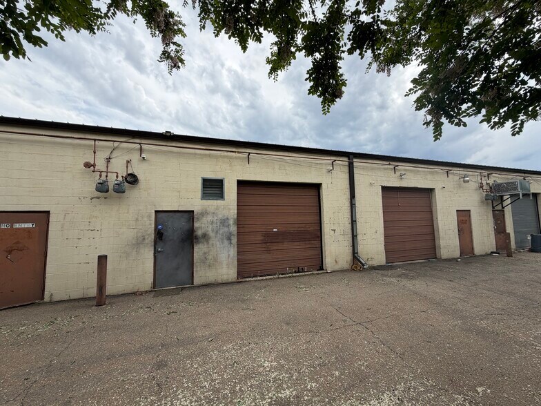 More Photos Of 2200 Chambers Rd, Aurora Warehouse For Sale