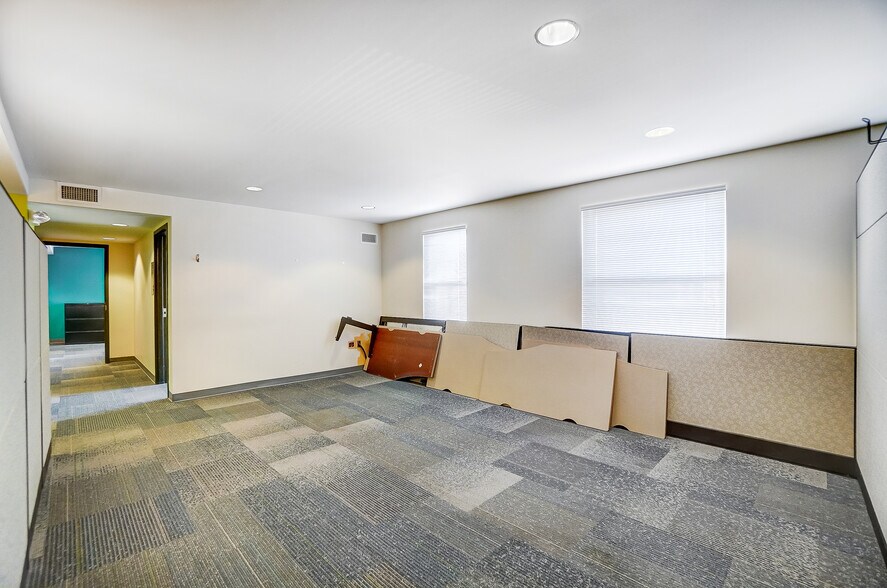 More Photos Of 3925-3927 Brotherton Rd, Cincinnati Office For Sale