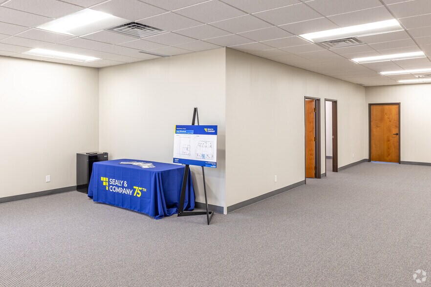 More Photos Of 2515 Willowbrook Rd, Dallas Warehouse For Lease