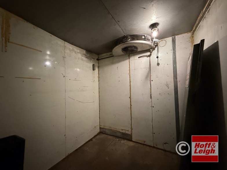 More Photos Of 5219-5229 W 25th Ave, Edgewater Unknown For Lease