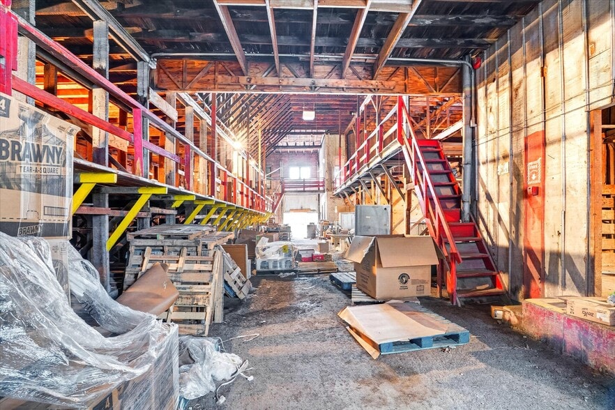 More Photos Of 33 W Olive St, Aurora General Retail For Sale