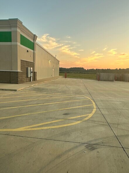 More Photos Of 3112 Highway 16 E, Carthage Freestanding For Lease