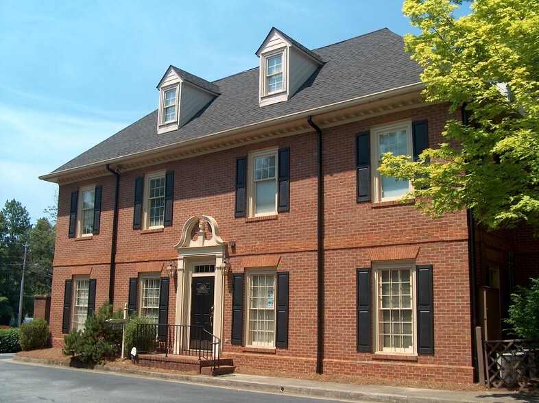 More Photos Of 8046 Roswell Rd, Atlanta Office For Sale