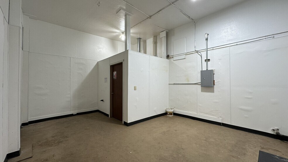 More Photos Of 408 Pacific Ave S, Kelso Storefront For Lease