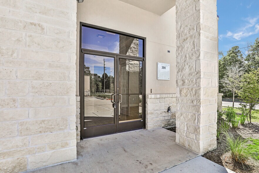 More Photos Of 855 Rockmead Dr, Kingwood Office For Lease