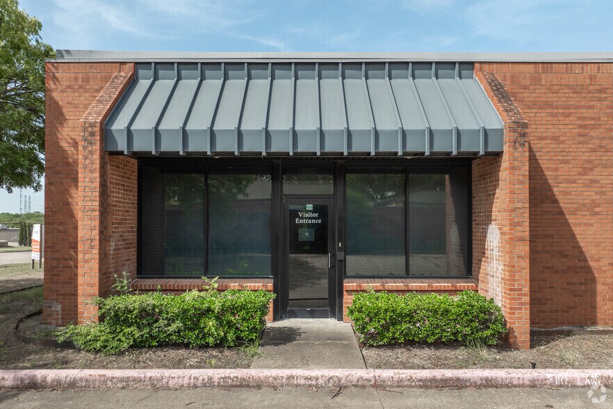 More Photos Of 1313 Oates Dr, Mesquite Office For Sale