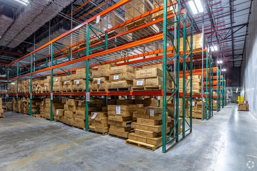 More Photos Of 320 W Centre Park Blvd, DeSoto Warehouse For Sale