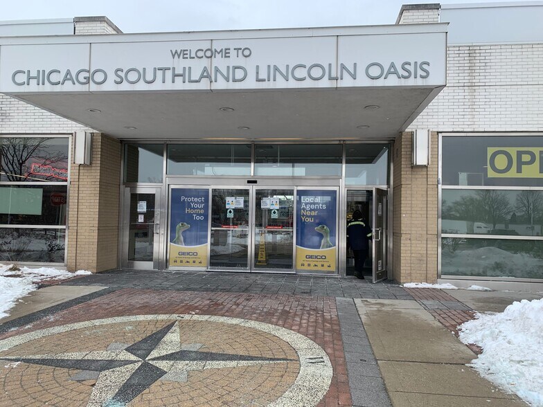 More Photos Of 700 E Tri-State Toll Rd, South Holland Freestanding For Lease