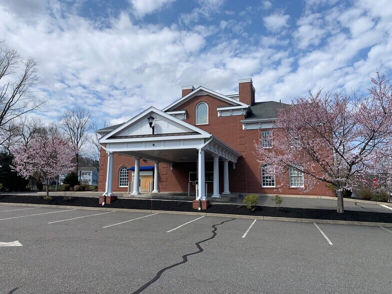 More Photos Of 178 Center St, Clinton Township Medical For Lease