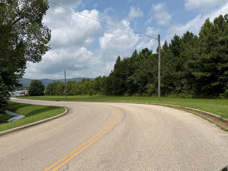 More Photos Of 65 National Dr, Anniston Land For Sale