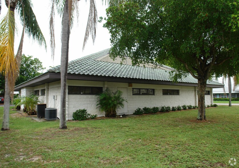 More Photos Of 39 Barkley Cir, Fort Myers Medical For Sale
