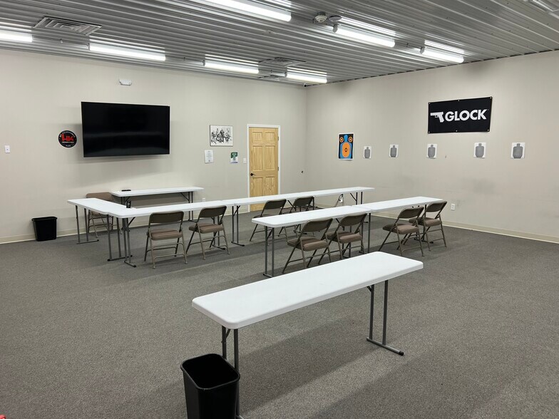More Photos Of 5831 Seneca St, Elma Light Distribution For Lease