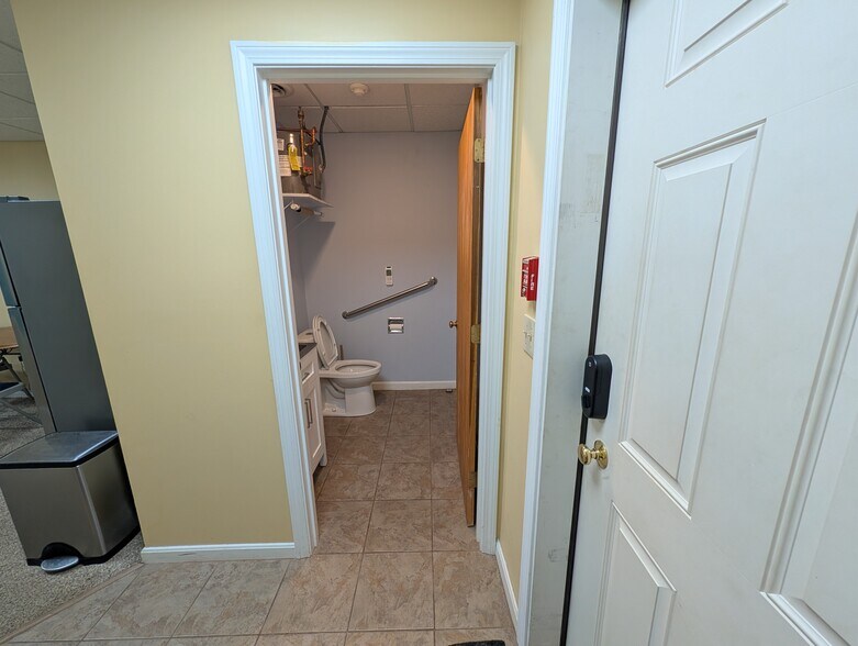 More Photos Of 42 Dover Point Rd, Dover Office For Lease