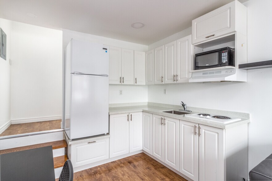 More Photos Of 3263 Lake Shore Blvd W, Toronto Dormitory For Sale