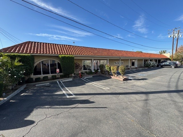 Primary Photo Of 26055 Bouquet Canyon Rd, Santa Clarita Veterinarian Kennel For Sale