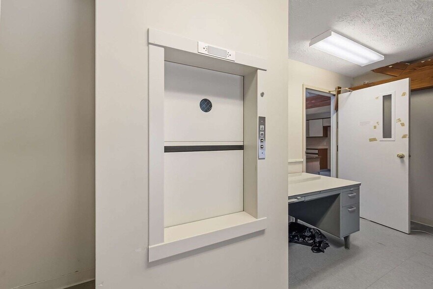 More Photos Of 412 E River St, Elyria Office For Sale