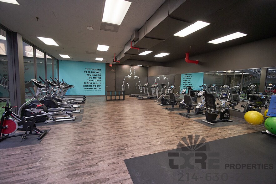 More Photos Of 8585 N Stemmons Fwy, Dallas Unknown For Lease