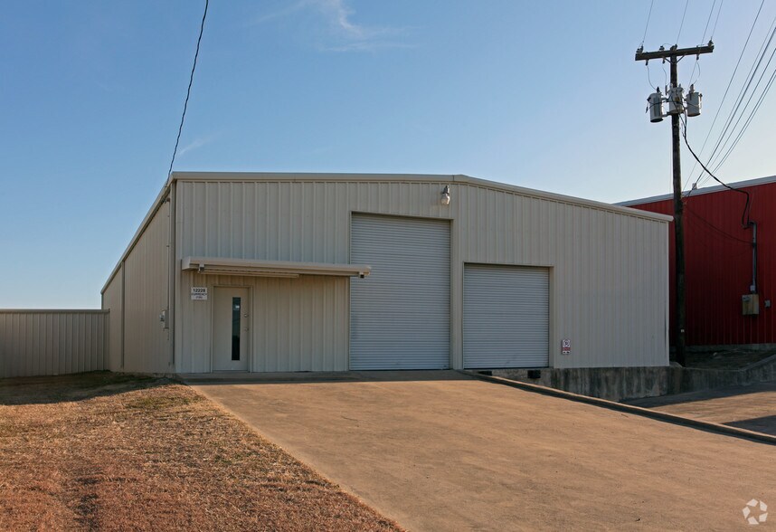 More Photos Of 12228 Currency Cir, Forney Warehouse For Lease