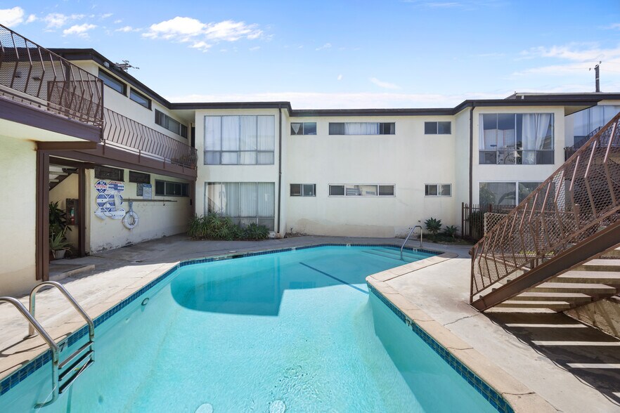More Photos Of 3750 Midvale Ave, Los Angeles Apartments For Sale