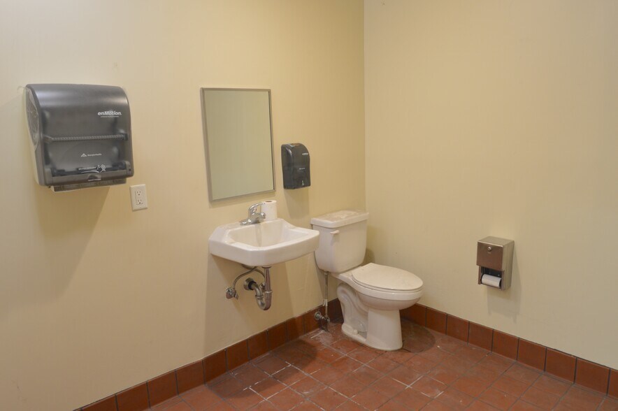 More Photos Of 3365 Martin Luther King Jr Blvd, Lynwood Unknown For Lease