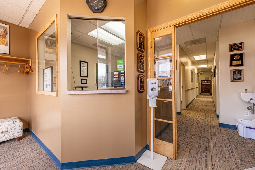 More Photos Of 5521 N Milwaukee Ave, Chicago Medical For Sale