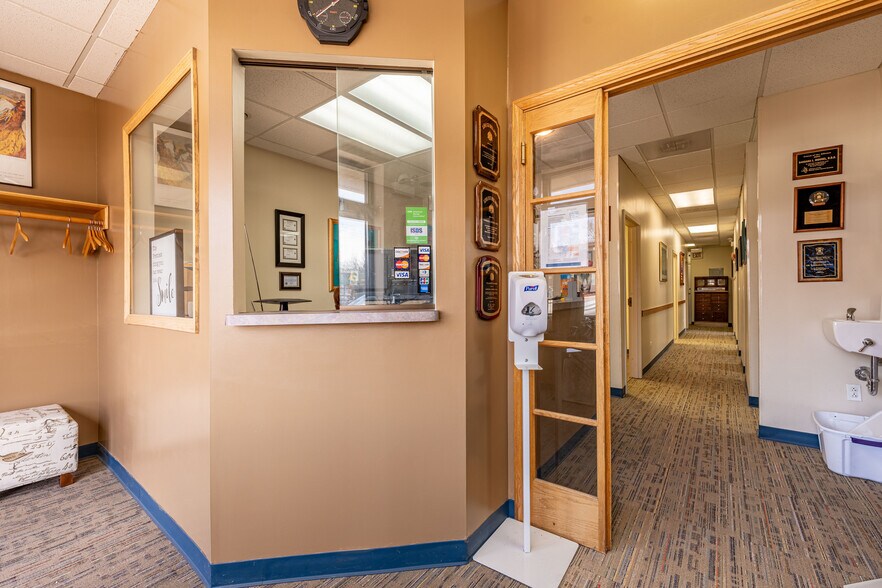 More Photos Of 5521 N Milwaukee Ave, Chicago Medical For Lease