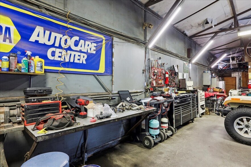 More Photos Of 1470 North St, Beaumont Auto Repair For Sale