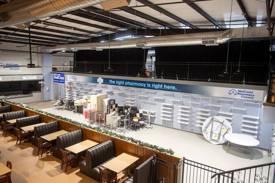 More Photos Of 25000 US 59 Rd, El Campo Flex For Sale