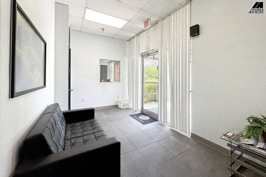 More Photos Of 1361-1363 NW 155th Dr, Miami Warehouse For Lease