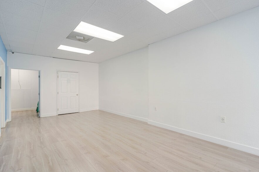 More Photos Of 516 W Lancaster Blvd, Lancaster Storefront For Lease