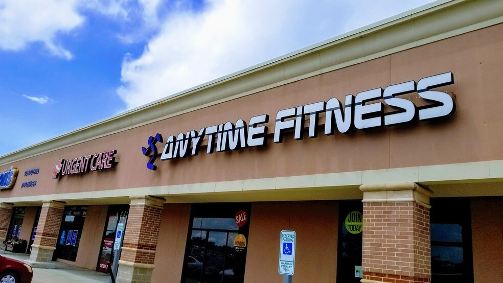 More Photos Of 3100-3142 S Gordon St, Alvin Freestanding For Lease